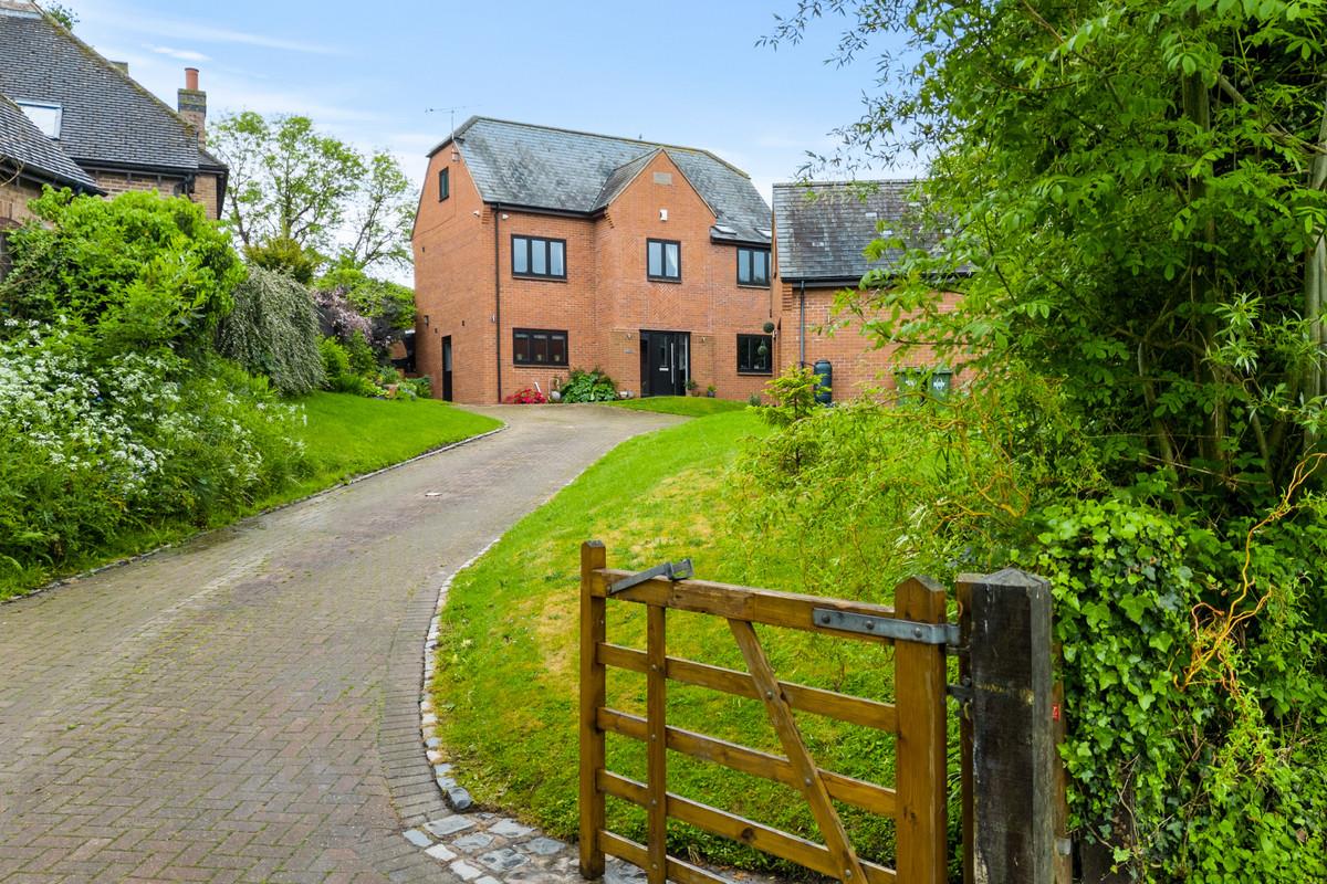 Vicarage Road, Flecknoe